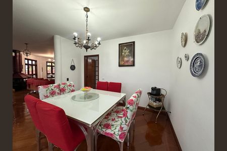 Casa de condomínio para alugar com 571m², 3 quartos e 4 vagas Casa de condomínio para alugar com 571m², 3 quartos e 4 vagasSala de Jantar
