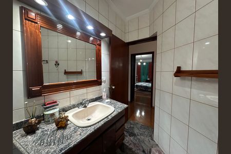 Casa de condomínio para alugar com 571m², 3 quartos e 4 vagas Casa de condomínio para alugar com 571m², 3 quartos e 4 vagasBanheiro social