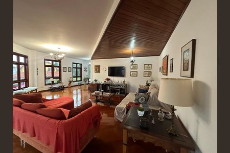 Casa de condomínio para alugar com 571m², 3 quartos e 4 vagas Casa de condomínio para alugar com 571m², 3 quartos e 4 vagasSala