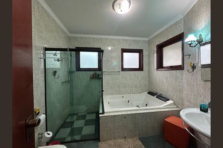 Casa de condomínio para alugar com 571m², 3 quartos e 4 vagas Casa de condomínio para alugar com 571m², 3 quartos e 4 vagasBanheiro da Suíte 1