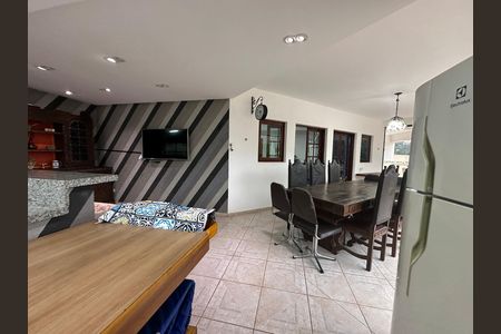 Casa de condomínio para alugar com 571m², 3 quartos e 4 vagas Casa de condomínio para alugar com 571m², 3 quartos e 4 vagasChurrasqueira