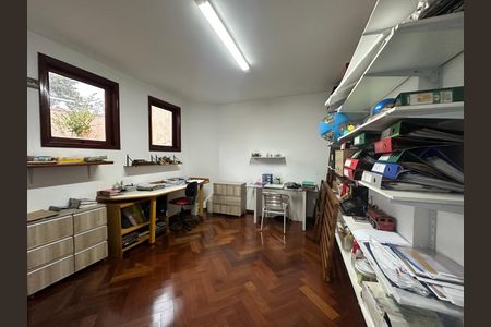 Casa de condomínio para alugar com 571m², 3 quartos e 4 vagas Casa de condomínio para alugar com 571m², 3 quartos e 4 vagasEscritório