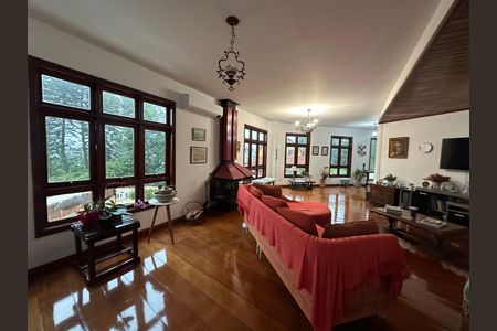 Casa de condomínio para alugar com 571m², 3 quartos e 4 vagas Casa de condomínio para alugar com 571m², 3 quartos e 4 vagasSala