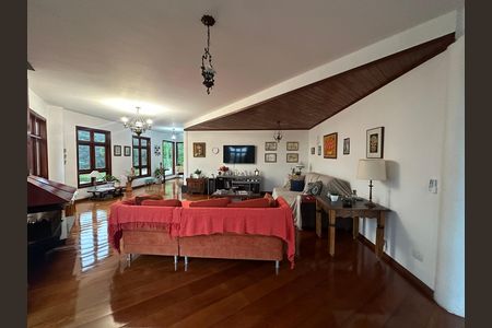 Casa de condomínio para alugar com 571m², 3 quartos e 4 vagas Casa de condomínio para alugar com 571m², 3 quartos e 4 vagasSala