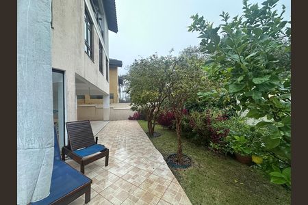 Casa de condomínio para alugar com 571m², 3 quartos e 4 vagas Casa de condomínio para alugar com 571m², 3 quartos e 4 vagasQuintal