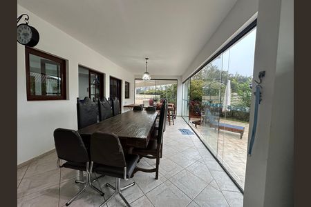 Casa de condomínio para alugar com 571m², 3 quartos e 4 vagas Casa de condomínio para alugar com 571m², 3 quartos e 4 vagasChurrasqueira