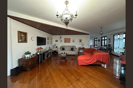 Casa de condomínio para alugar com 571m², 3 quartos e 4 vagas Casa de condomínio para alugar com 571m², 3 quartos e 4 vagasSala