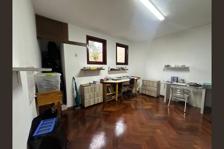 Casa de condomínio para alugar com 571m², 3 quartos e 4 vagas Casa de condomínio para alugar com 571m², 3 quartos e 4 vagasEscritório