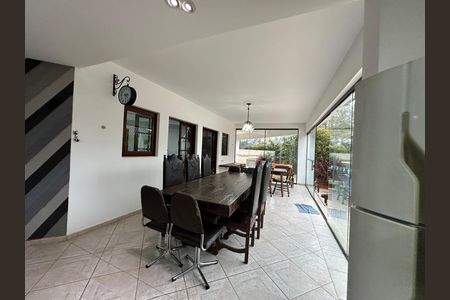 Casa de condomínio para alugar com 571m², 3 quartos e 4 vagas Casa de condomínio para alugar com 571m², 3 quartos e 4 vagasChurrasqueira