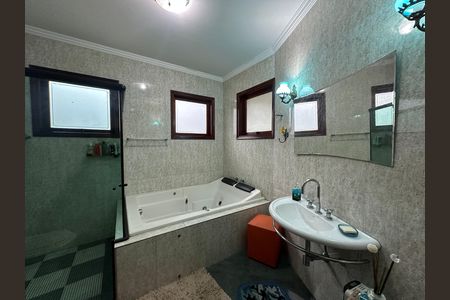 Casa de condomínio para alugar com 571m², 3 quartos e 4 vagas Casa de condomínio para alugar com 571m², 3 quartos e 4 vagasBanheiro da Suíte 1