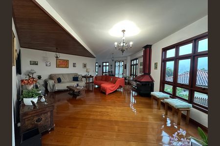 Casa de condomínio para alugar com 571m², 3 quartos e 4 vagas Casa de condomínio para alugar com 571m², 3 quartos e 4 vagasSala