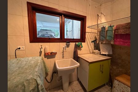 Casa de condomínio para alugar com 571m², 3 quartos e 4 vagas Casa de condomínio para alugar com 571m², 3 quartos e 4 vagasÁrea de Serviço
