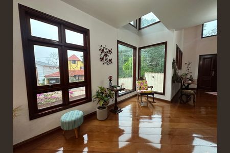 Casa de condomínio para alugar com 571m², 3 quartos e 4 vagas Casa de condomínio para alugar com 571m², 3 quartos e 4 vagasSala