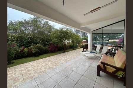 Casa de condomínio para alugar com 571m², 3 quartos e 4 vagas Casa de condomínio para alugar com 571m², 3 quartos e 4 vagasVaranda