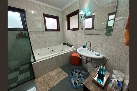 Casa de condomínio para alugar com 571m², 3 quartos e 4 vagas Casa de condomínio para alugar com 571m², 3 quartos e 4 vagasBanheiro da Suíte 1