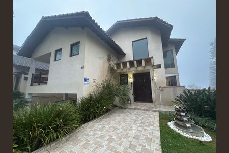 Casa de condomínio para alugar com 571m², 3 quartos e 4 vagas Casa de condomínio para alugar com 571m², 3 quartos e 4 vagasFachada