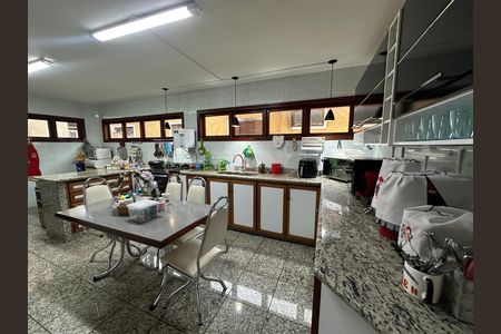 Casa de condomínio para alugar com 571m², 3 quartos e 4 vagas Casa de condomínio para alugar com 571m², 3 quartos e 4 vagasCozinha