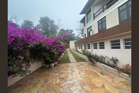 Casa de condomínio para alugar com 571m², 3 quartos e 4 vagas Casa de condomínio para alugar com 571m², 3 quartos e 4 vagasQuintal