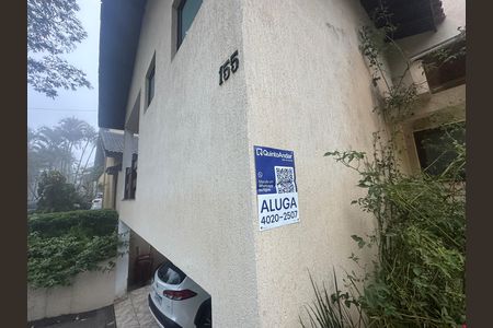 Casa de condomínio para alugar com 571m², 3 quartos e 4 vagas Casa de condomínio para alugar com 571m², 3 quartos e 4 vagasPlaca