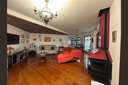 Casa de condomínio para alugar com 571m², 3 quartos e 4 vagas Casa de condomínio para alugar com 571m², 3 quartos e 4 vagasSala