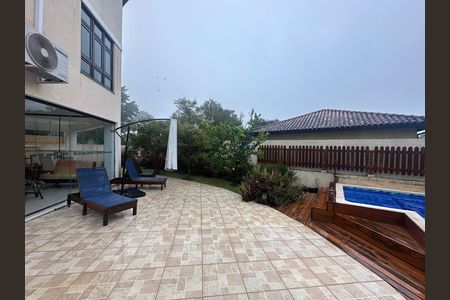 Casa de condomínio para alugar com 571m², 3 quartos e 4 vagas Casa de condomínio para alugar com 571m², 3 quartos e 4 vagasPiscina
