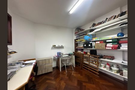 Casa de condomínio para alugar com 571m², 3 quartos e 4 vagas Casa de condomínio para alugar com 571m², 3 quartos e 4 vagasEscritório