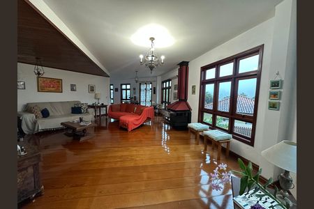 Casa de condomínio para alugar com 571m², 3 quartos e 4 vagas Casa de condomínio para alugar com 571m², 3 quartos e 4 vagasSala