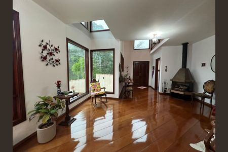 Casa de condomínio para alugar com 571m², 3 quartos e 4 vagas Casa de condomínio para alugar com 571m², 3 quartos e 4 vagasSala