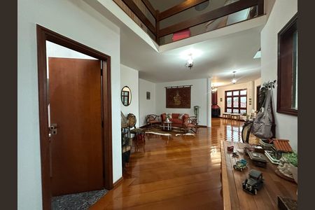 Casa de condomínio para alugar com 571m², 3 quartos e 4 vagas Casa de condomínio para alugar com 571m², 3 quartos e 4 vagasSala