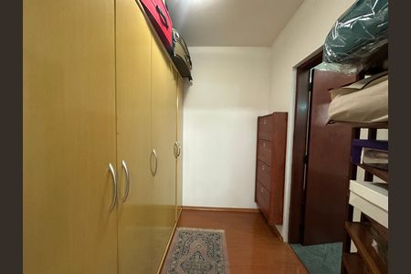 Casa de condomínio para alugar com 571m², 3 quartos e 4 vagas Casa de condomínio para alugar com 571m², 3 quartos e 4 vagasCloset da suíte 1