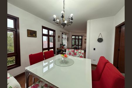 Casa de condomínio para alugar com 571m², 3 quartos e 4 vagas Casa de condomínio para alugar com 571m², 3 quartos e 4 vagasSala de Jantar