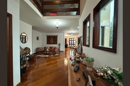 Casa de condomínio para alugar com 571m², 3 quartos e 4 vagas Casa de condomínio para alugar com 571m², 3 quartos e 4 vagasSala