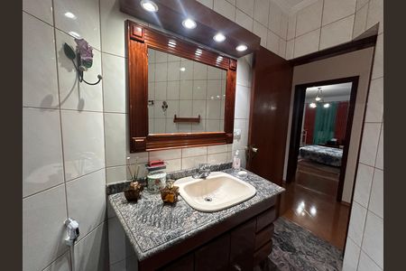 Casa de condomínio para alugar com 571m², 3 quartos e 4 vagas Casa de condomínio para alugar com 571m², 3 quartos e 4 vagasBanheiro social