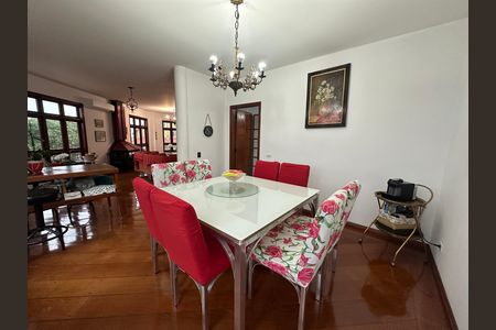 Casa de condomínio para alugar com 571m², 3 quartos e 4 vagas Casa de condomínio para alugar com 571m², 3 quartos e 4 vagasSala de Jantar