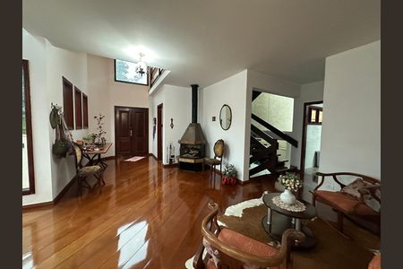 Casa de condomínio para alugar com 571m², 3 quartos e 4 vagas Casa de condomínio para alugar com 571m², 3 quartos e 4 vagasSala