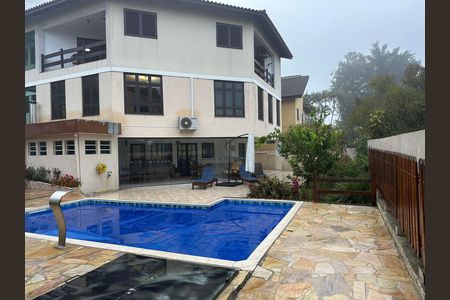 Casa de condomínio para alugar com 571m², 3 quartos e 4 vagas Casa de condomínio para alugar com 571m², 3 quartos e 4 vagasPiscina