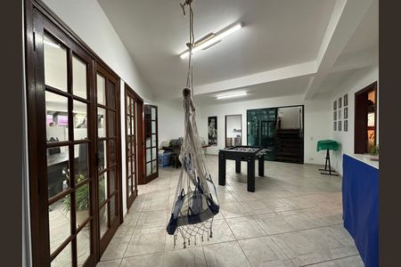 Casa de condomínio para alugar com 571m², 3 quartos e 4 vagas Casa de condomínio para alugar com 571m², 3 quartos e 4 vagasÁrea comum