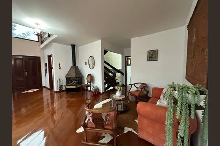 Casa de condomínio para alugar com 571m², 3 quartos e 4 vagas Casa de condomínio para alugar com 571m², 3 quartos e 4 vagasSala