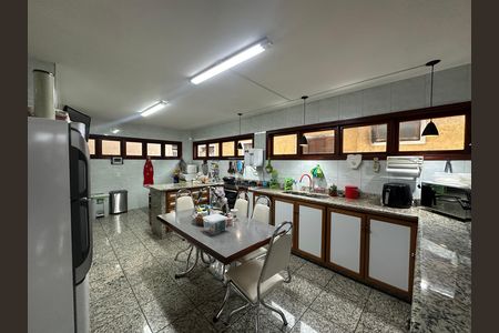 Casa de condomínio para alugar com 571m², 3 quartos e 4 vagas Casa de condomínio para alugar com 571m², 3 quartos e 4 vagasCozinha