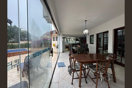 Casa de condomínio para alugar com 571m², 3 quartos e 4 vagas Casa de condomínio para alugar com 571m², 3 quartos e 4 vagasChurrasqueira