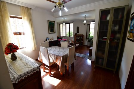 Casa à venda com 183m², 3 quartos e 3 vagasSala