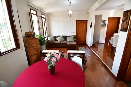 Casa à venda com 183m², 3 quartos e 3 vagasSala