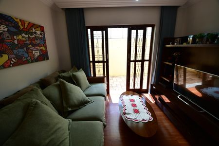 Casa à venda com 183m², 3 quartos e 3 vagasSala