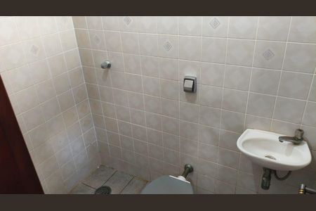Casa à venda com 183m², 3 quartos e 3 vagas Casa à venda com 183m², 3 quartos e 3 vagasBanheiro de serviço