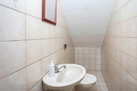 Casa à venda com 180m², 4 quartos e 3 vagas Casa à venda com 180m², 4 quartos e 3 vagasBanheiro