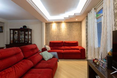 Casa à venda com 180m², 4 quartos e 3 vagas Casa à venda com 180m², 4 quartos e 3 vagasQuarto