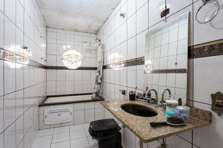 Casa à venda com 180m², 4 quartos e 3 vagas Casa à venda com 180m², 4 quartos e 3 vagasBanheiro