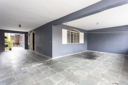 Casa à venda com 180m², 4 quartos e 3 vagas Casa à venda com 180m², 4 quartos e 3 vagasGaragem