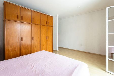 Casa à venda com 180m², 4 quartos e 3 vagas Casa à venda com 180m², 4 quartos e 3 vagasQuarto
