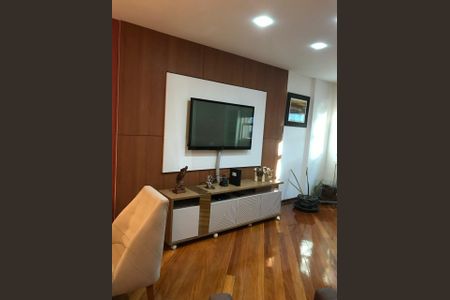 Casa de condomínio à venda com 212m², 4 quartos e 2 vagasSala